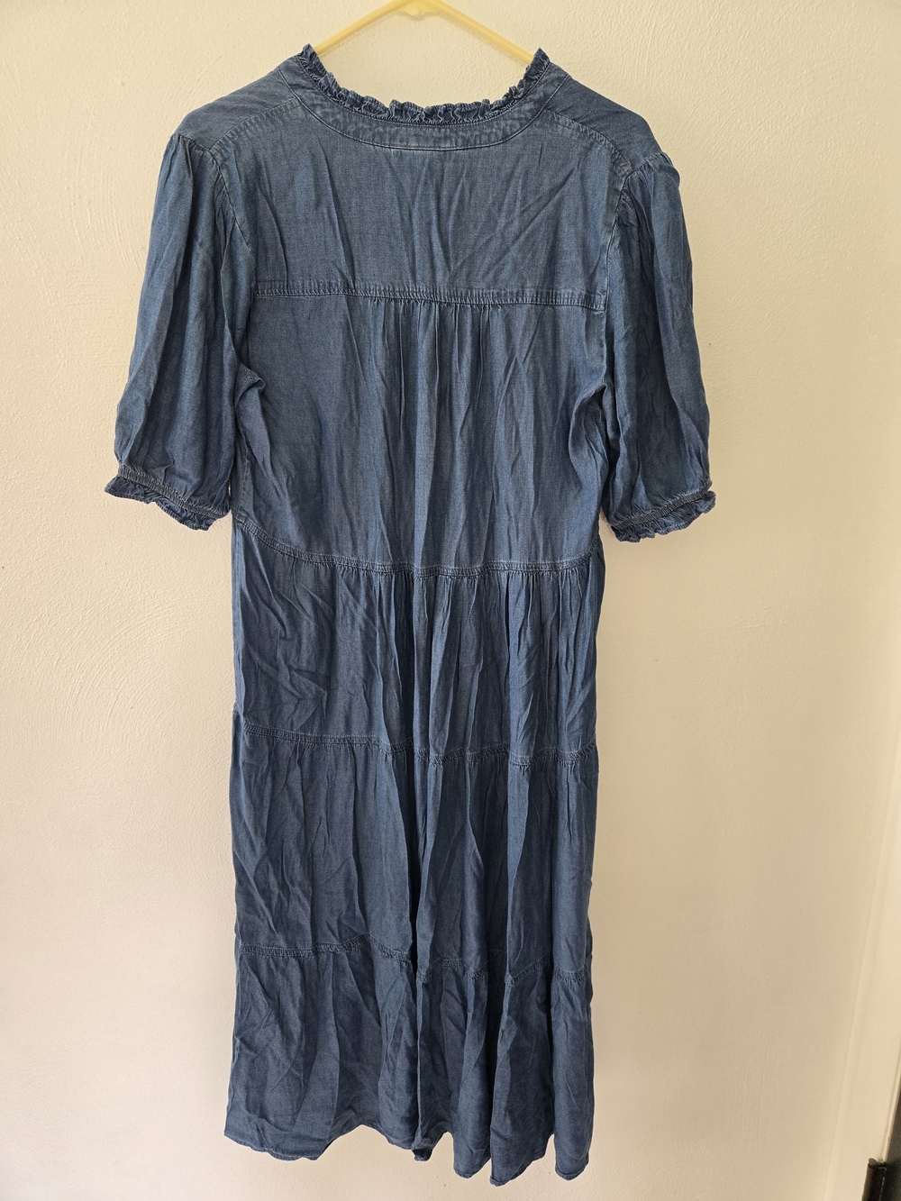 Relaxed V-Neck Midi Dress in Blue - Picture 10 of 10